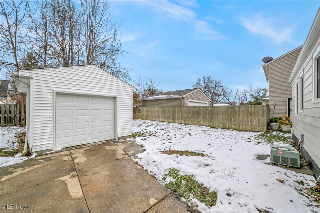 1677 Mapledale Road Wickliffe OH 44092