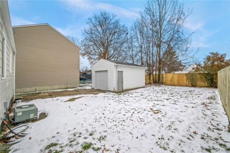 1677 Mapledale Road Wickliffe OH 44092