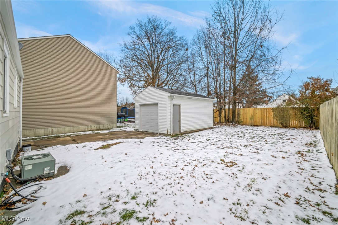 1677 Mapledale Road Wickliffe OH 44092