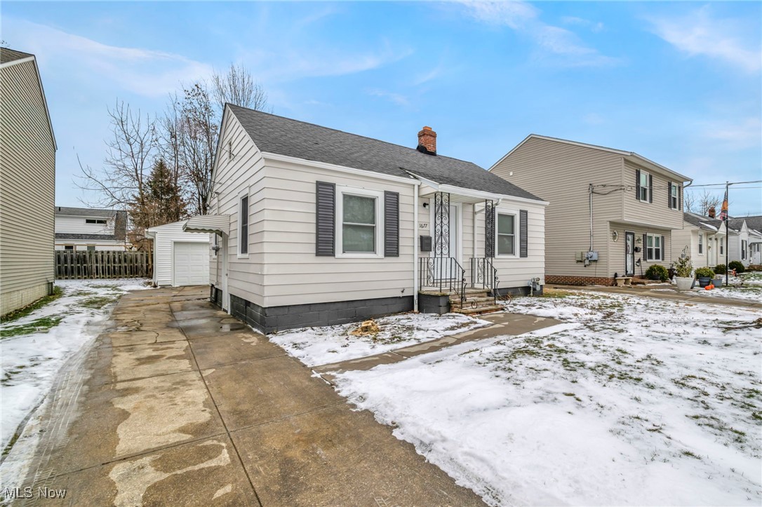 1677 Mapledale Road Wickliffe OH 44092
