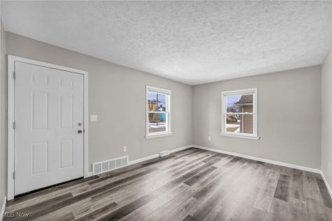 1677 Mapledale Road Wickliffe OH 44092