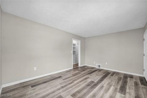 1677 Mapledale Road Wickliffe OH 44092