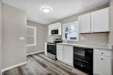 1677 Mapledale Road Wickliffe OH 44092