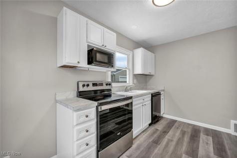 1677 Mapledale Road Wickliffe OH 44092