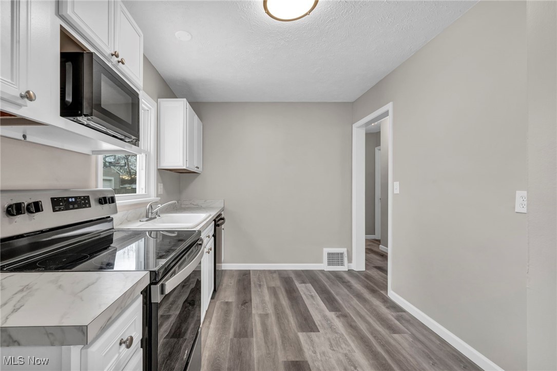 1677 Mapledale Road Wickliffe OH 44092