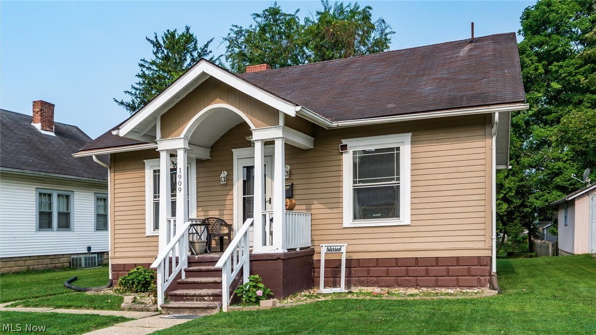 1909 Hazel Avenue Zanesville OH 43701