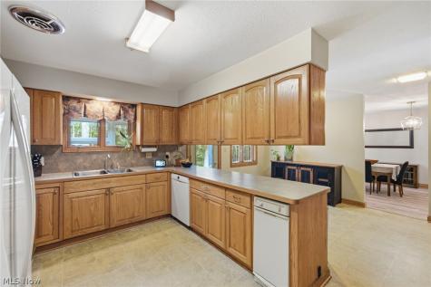 559 Houghton Road Sagamore Hills OH 44067