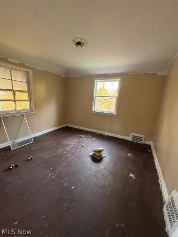 3833 E 144th Street Cleveland OH 44128