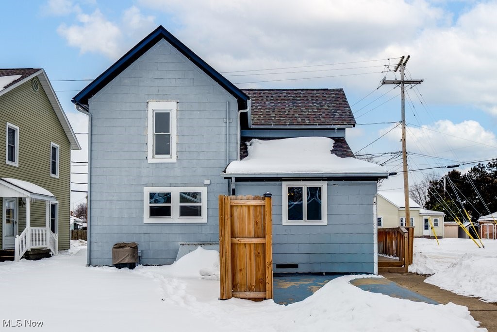 124 3rd Street SW Strasburg OH 44680
