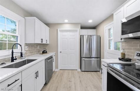 330 Inwood Boulevard Avon Lake OH 44012