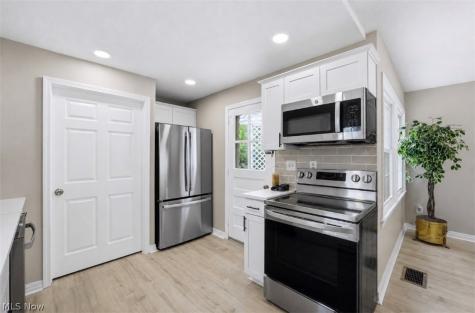 330 Inwood Boulevard Avon Lake OH 44012