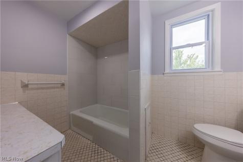 1677 Hillview Road Cleveland OH 44112