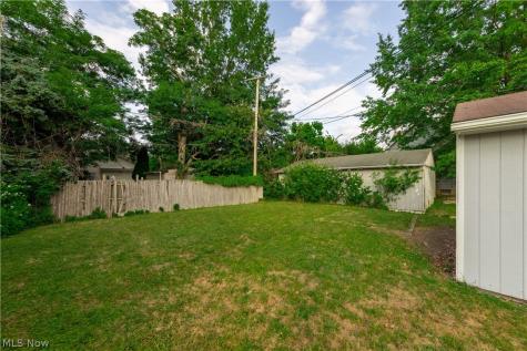 1677 Hillview Road Cleveland OH 44112