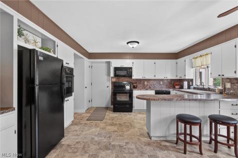 2007 Colonial Parkway NE Massillon OH 44646