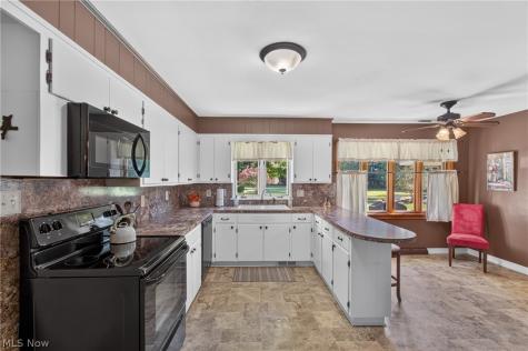 2007 Colonial Parkway NE Massillon OH 44646