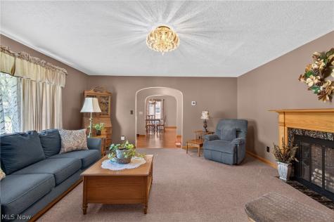 2007 Colonial Parkway NE Massillon OH 44646