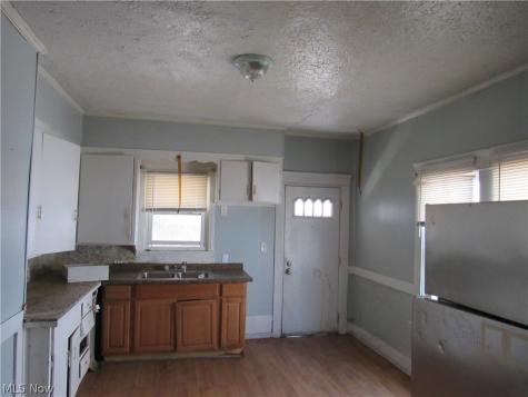 9618 Raymond Avenue Cleveland OH 44104