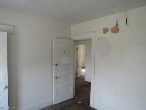 9618 Raymond Avenue Cleveland OH 44104