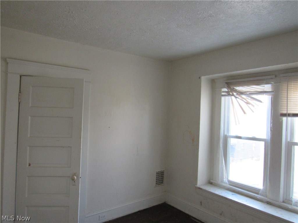 9618 Raymond Avenue Cleveland OH 44104