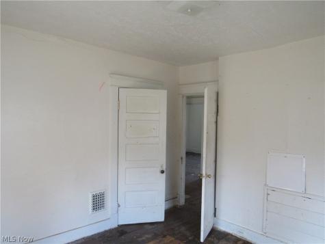 9618 Raymond Avenue Cleveland OH 44104