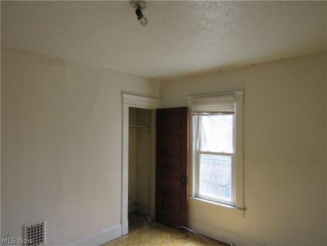 9618 Raymond Avenue Cleveland OH 44104