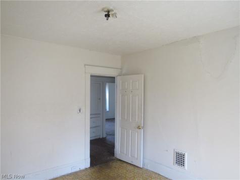 9618 Raymond Avenue Cleveland OH 44104