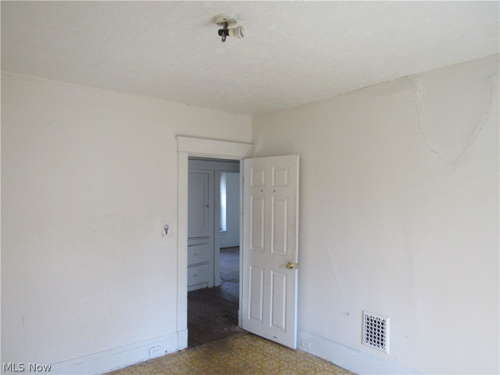 9618 Raymond Avenue Cleveland OH 44104