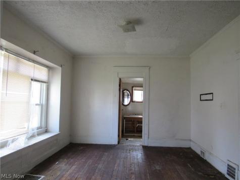 9618 Raymond Avenue Cleveland OH 44104