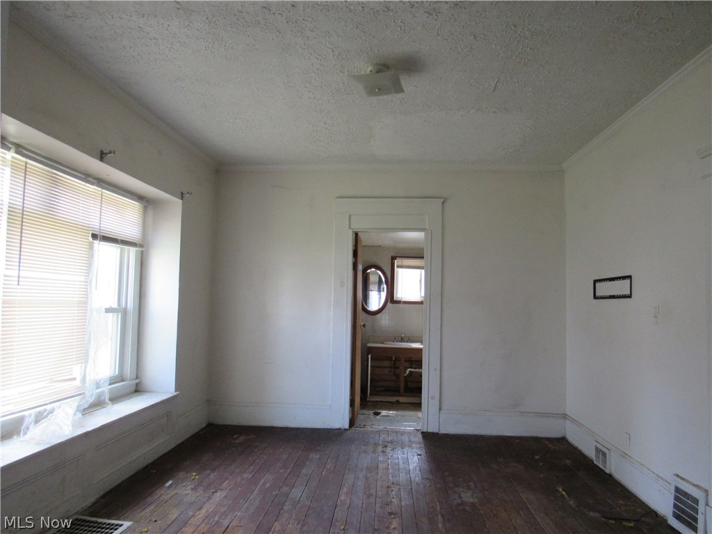 9618 Raymond Avenue Cleveland OH 44104