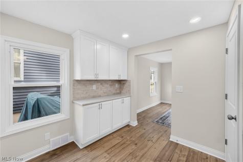 208 Sunset Road Avon Lake OH 44012