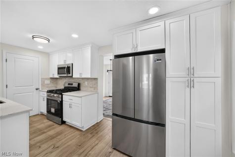 208 Sunset Road Avon Lake OH 44012