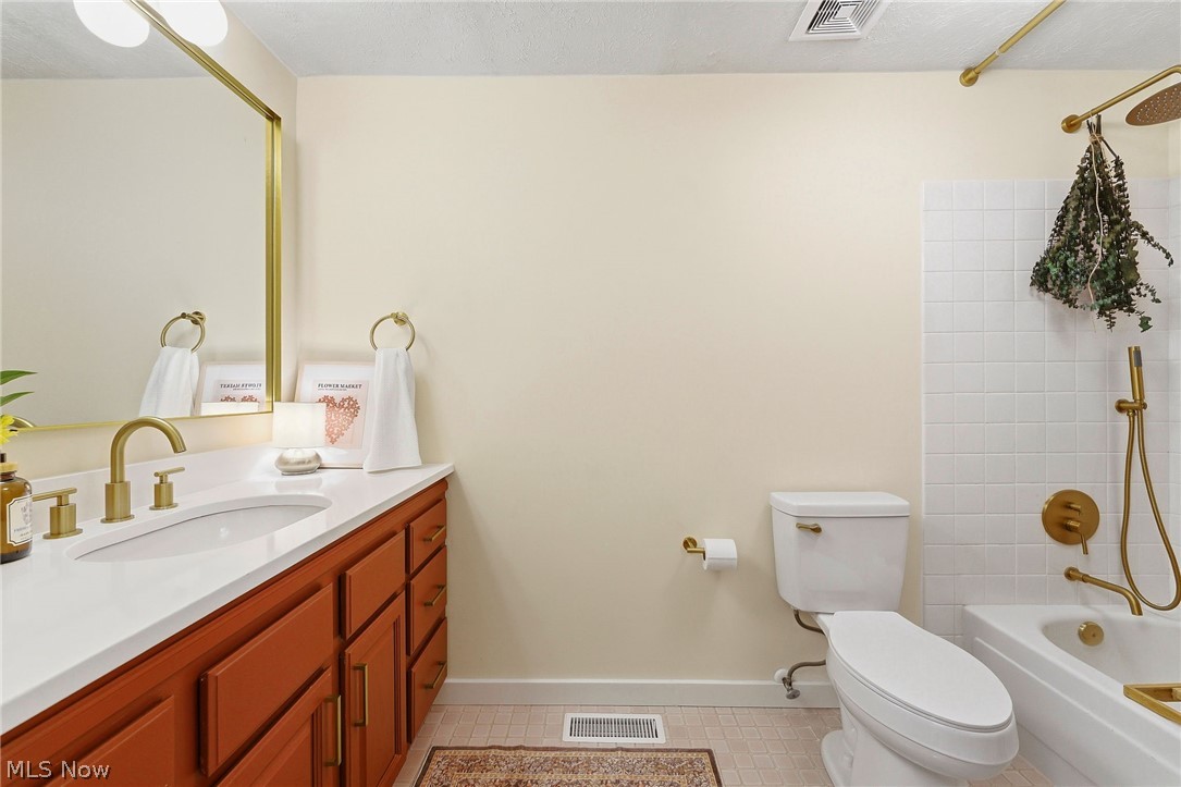 10172 Old Orchard Drive Brecksville OH 44141