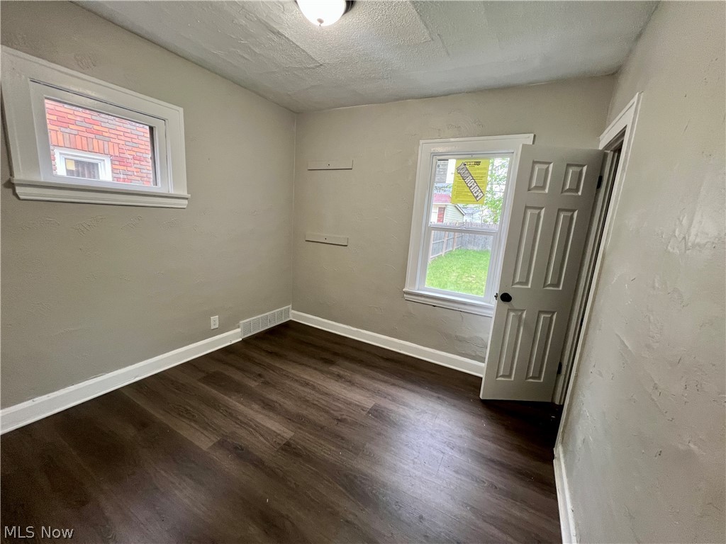 5153 Cato Maple Heights OH 44137
