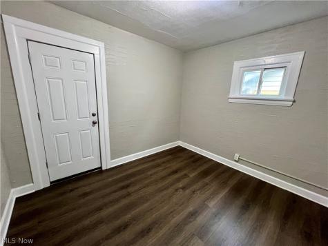 5153 Cato Maple Heights OH 44137