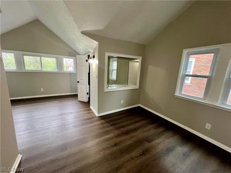 5153 Cato Maple Heights OH 44137
