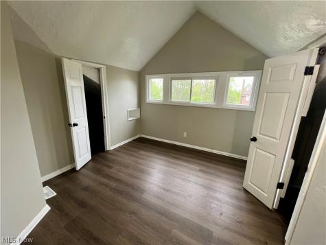 5153 Cato Maple Heights OH 44137