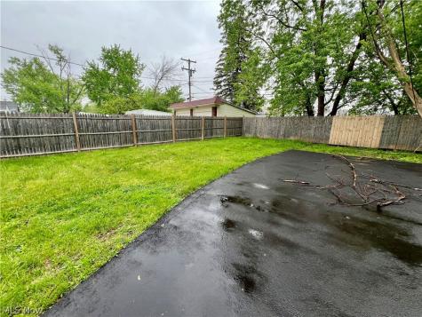5153 Cato Maple Heights OH 44137