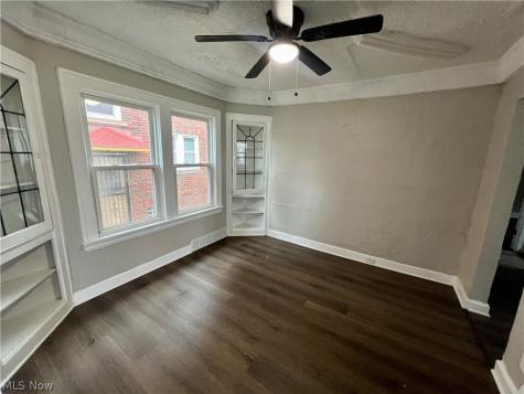 5153 Cato Maple Heights OH 44137