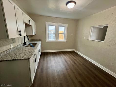 5153 Cato Maple Heights OH 44137