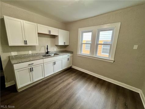 5153 Cato Maple Heights OH 44137