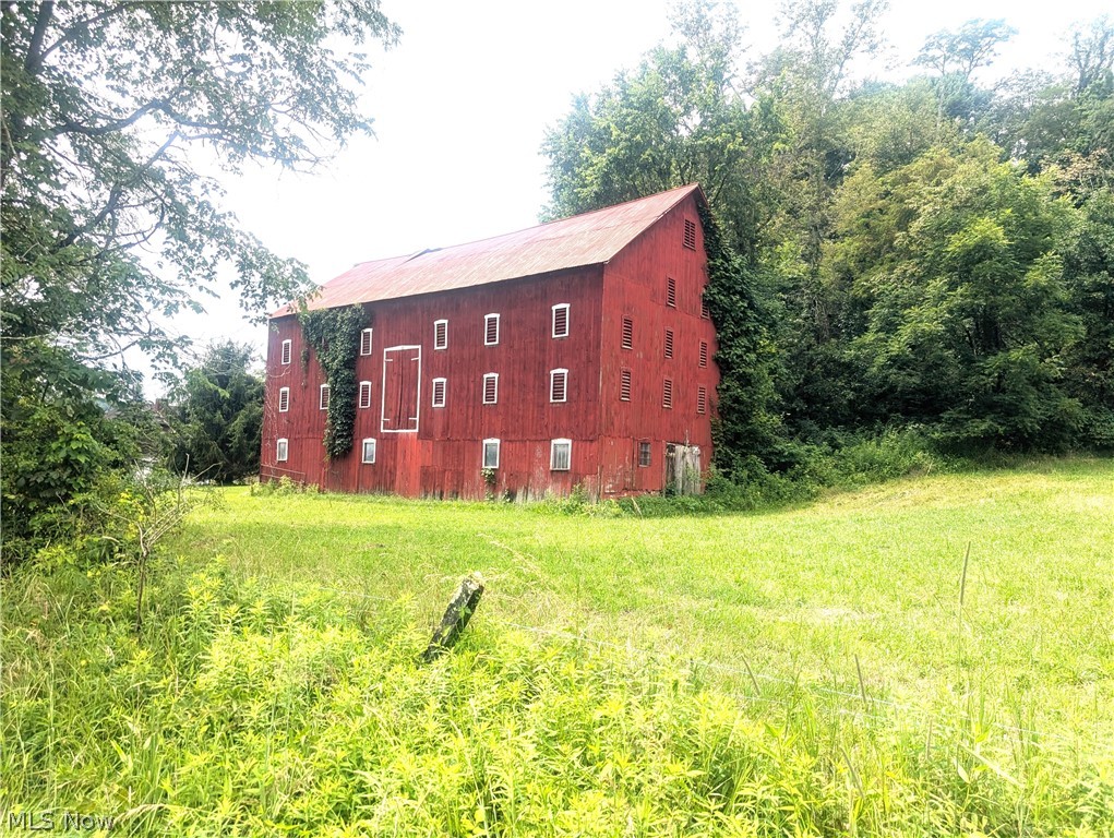 5715 Greer Road SE Uhrichsville OH 44683