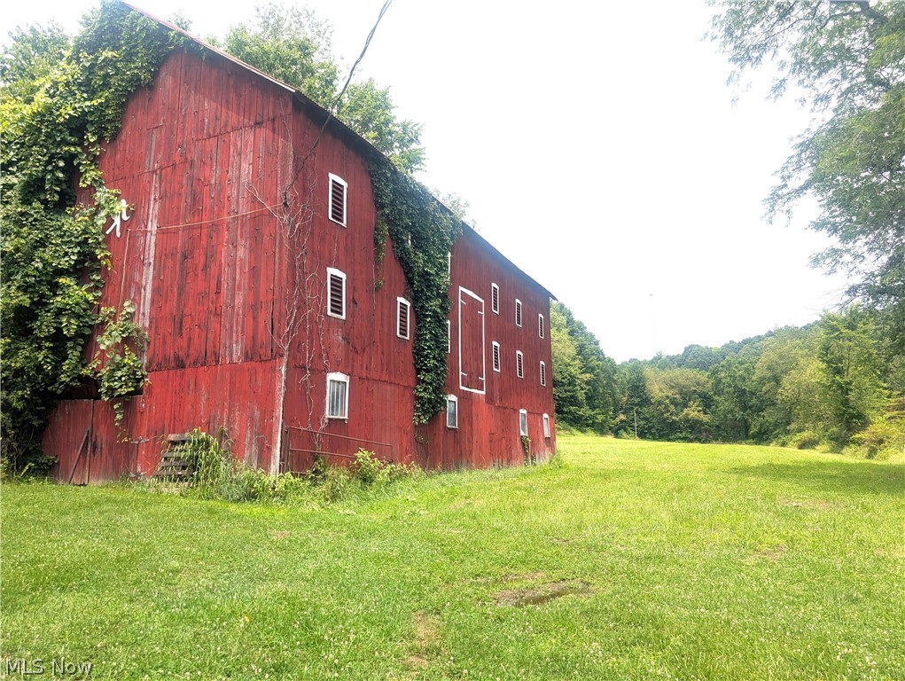 5715 Greer Road SE Uhrichsville OH 44683
