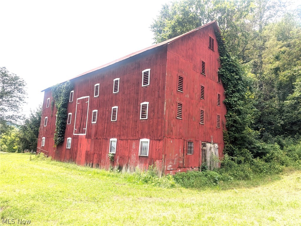 5715 Greer Road SE Uhrichsville OH 44683