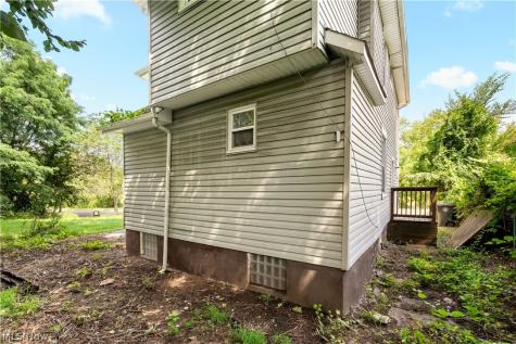 1152 Manning Avenue Akron OH 44307