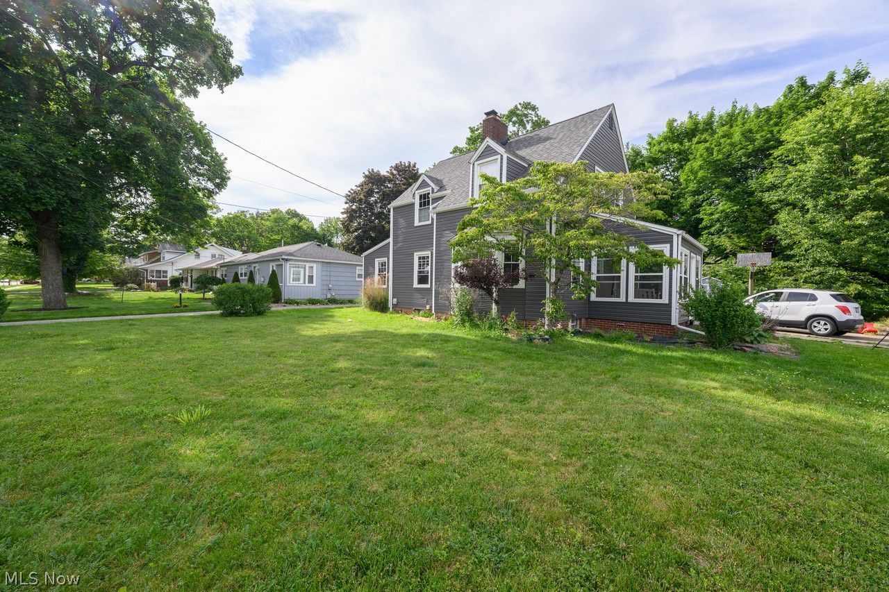 211 Woodrow Street NW North Canton OH 44720