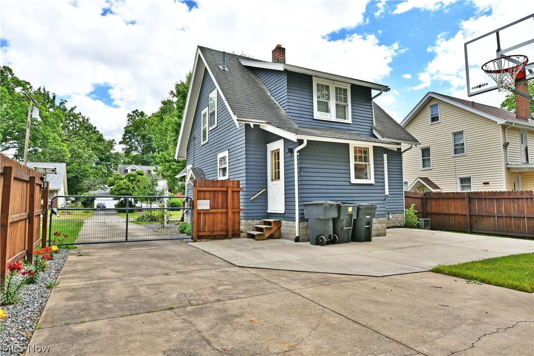 1735 Edgewood Street NE Warren OH 44483