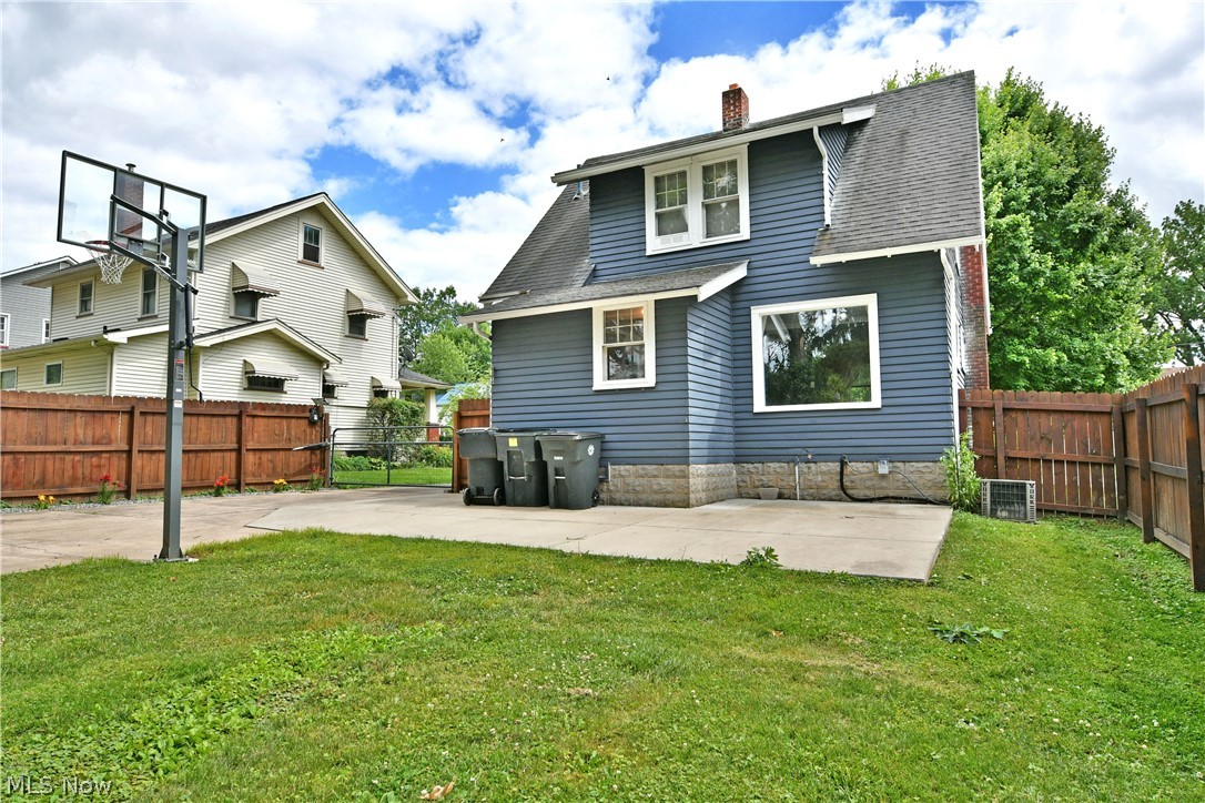 1735 Edgewood Street NE Warren OH 44483