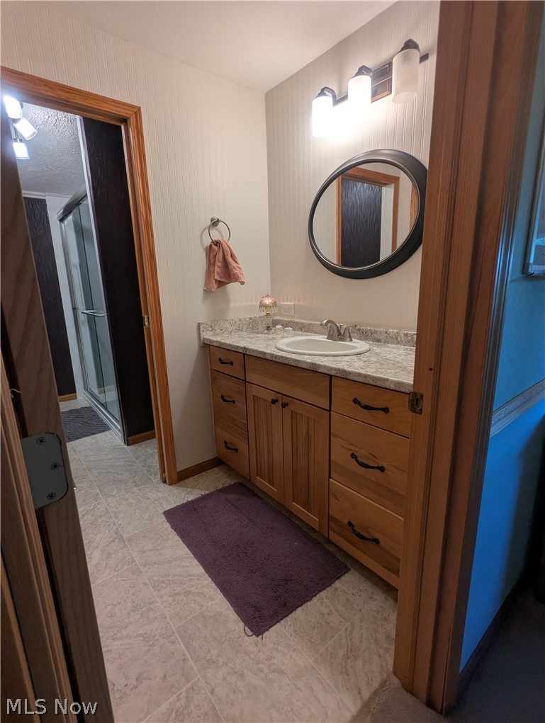 18395 Leatherwood Road Salesville OH 43778