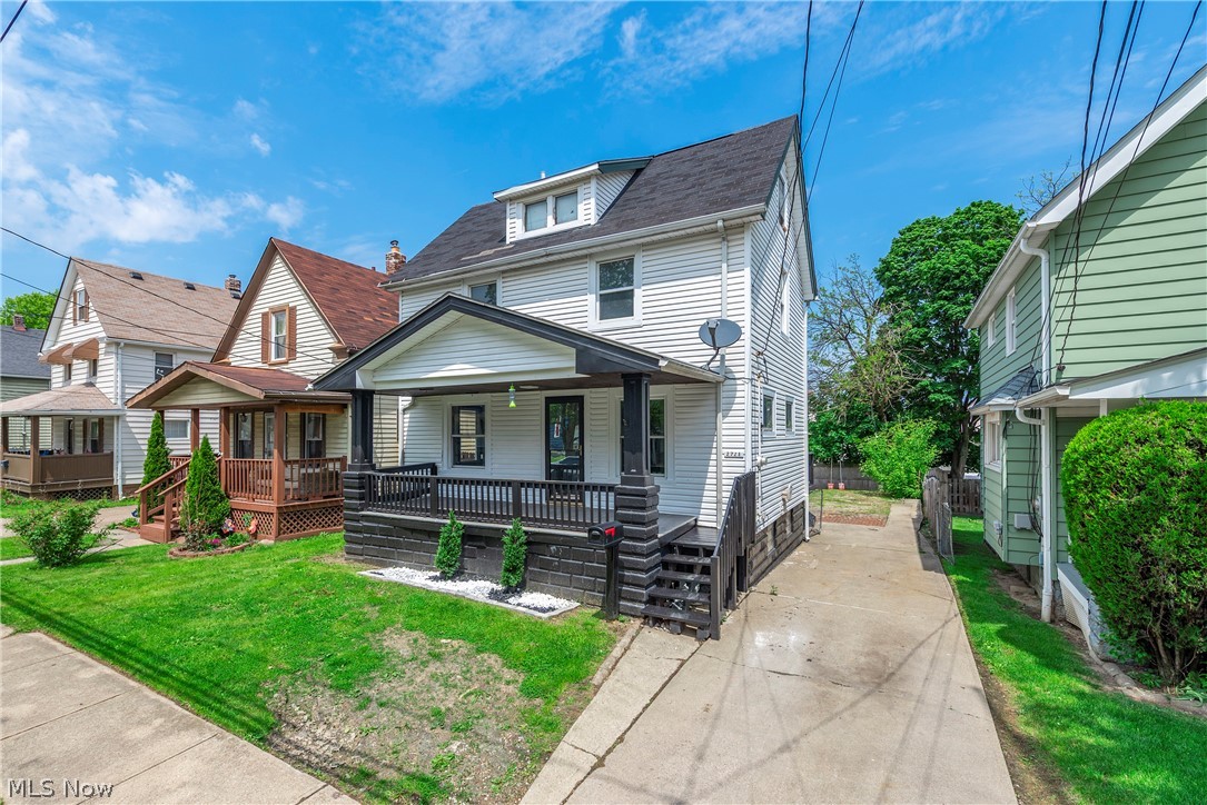 2718 Roanoke Avenue Cleveland OH 44109