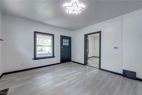 2718 Roanoke Avenue Cleveland OH 44109